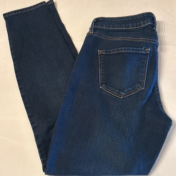 2 for $15 Women’s Old Navy Skinny Jeans Like New - Picture 2 of 4